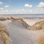 Strandvakantieappartement Zilverstrand - Met Binnenzwembad! Apartman