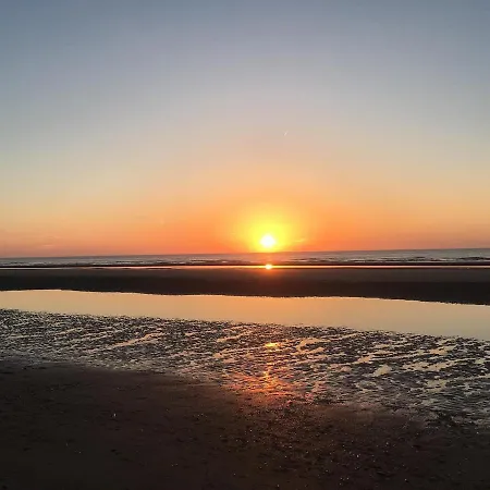 Strandvakantieappartement Zilverstrand - Met Binnenzwembad! Apartman De Haan