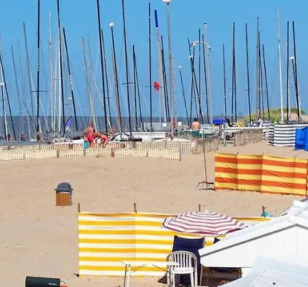 Daire Strandvakantieappartement Zilverstrand - Met Binnenzwembad!